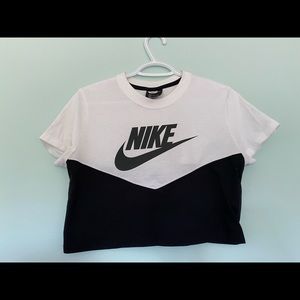 a brand new black and white nike cropped tee!!